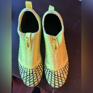 Puma Netfit Future slipping sneakers size 8 mens (6.5 women’s) neon yellow